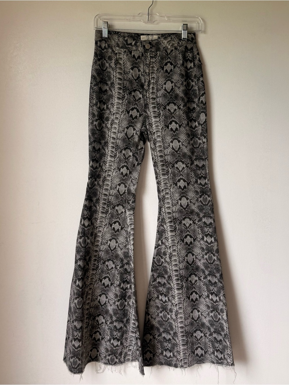 We The Free Just Float On Flare Snake Print Jeans - Picture 7 of 11